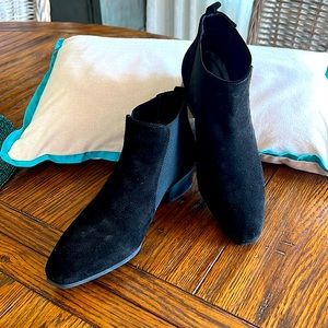 New Never Worn AQUATALIA black suede bootie - Waterproof. Sz 7.5 M. Styl# 390808